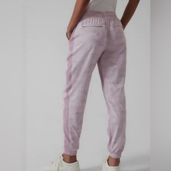 NWT ATHLETA Brooklyn Lined Camo Jogger 16 Light Lavender Stretch Spring Pockets - Picture 2 of 14